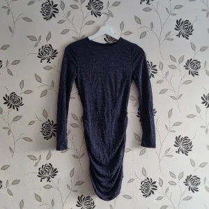 Mörkblå glittrig klänning, Nly Trend, Strl: XS/34, stretchig,
