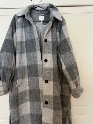 Rutig ullkappa från H&M XS