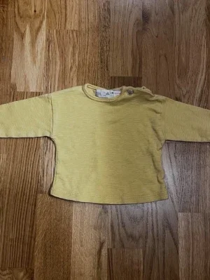 Gul barn / baby tröja från Zara - Storlek 62
