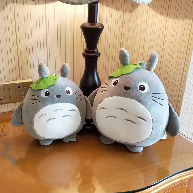 AliExpress - Mon voisin Totoro mignon chat en peluche japonais Anime Figure poupée en peluche Totoro jouet avec feuille de Lotus enfants jouets 
