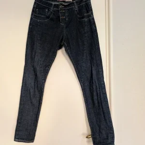 Please jeans