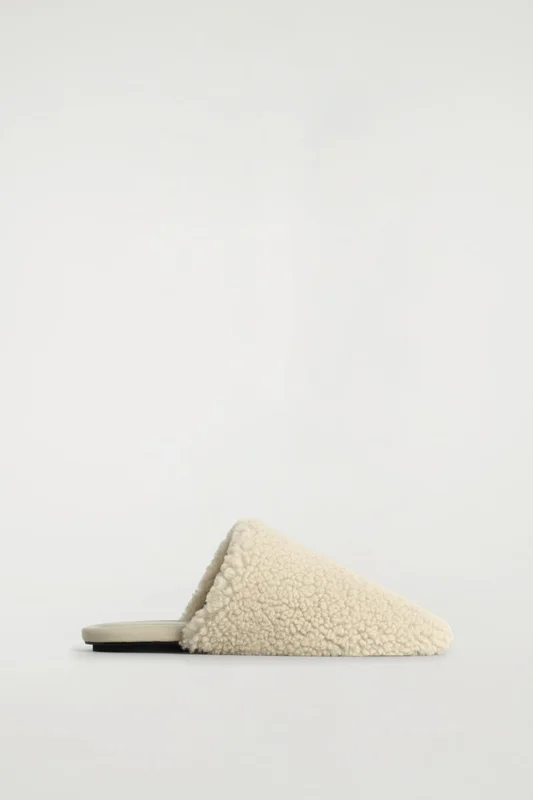 COS Mules Aus Shearling in Beige - Frauen