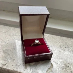 Elegant ring med diamant