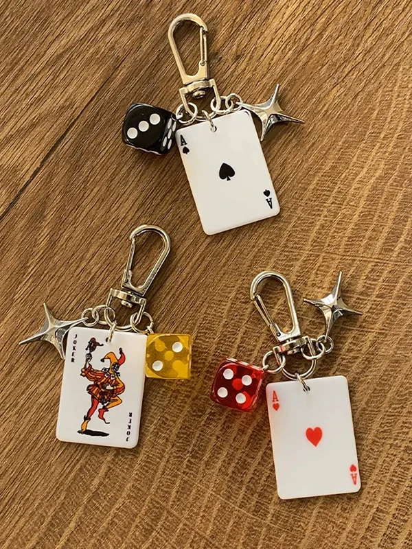 AliExpress - Neue personalisierte 3D stereoskopische Farbe Würfel Spielkarte Schlüsselanhänger Spielkarte Element Kopfhörer Fall Anhänger