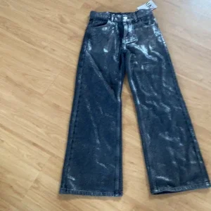 Glittriga svarta jeans