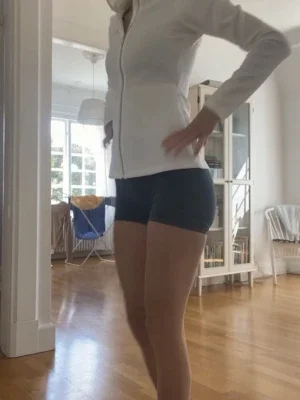 Mörkgröna träningsshorts och sport-bh från Relode