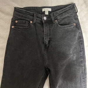 Jeans slit