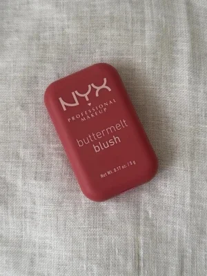 NYX buttermelt blush i rosa nyans