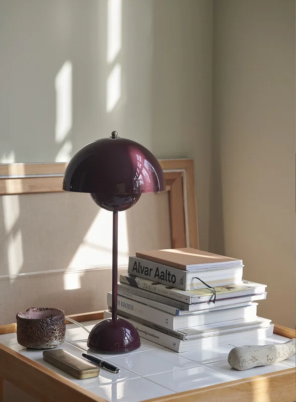 &tradition Flowerpot VP3 bordlampe H50 - mørk plomme