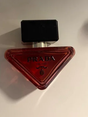 Prada paradoxe radical essence