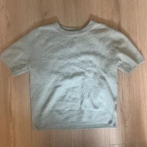 Blå stickad tröja