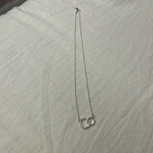 Silverhalsband med två ringar