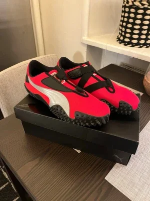 Röda Puma sneakers mostro og nya 44,5