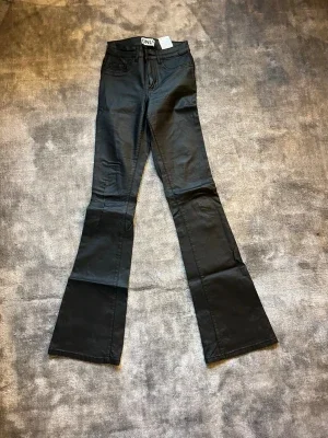 Svarta bootcut skinnbyxor från ONLY