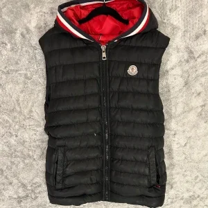 Moncler väst