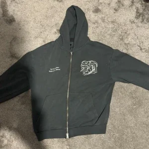 Grå hoodie Supply & Demand