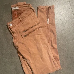 Rosa jeans från zara