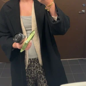 Svart lång kappa i ullblandning