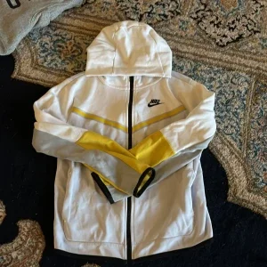 Nike tech fleece vit L barn