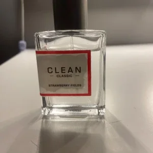 CLEAN Classic Strawberry Fields parfym