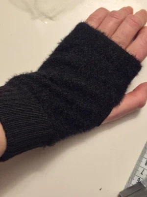 Helt nya Svart stickad handledsvärmare