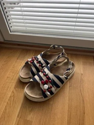 Inuikii Marinblå Beige Sandaler