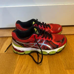 Röda Asics Gel löparskor 37
