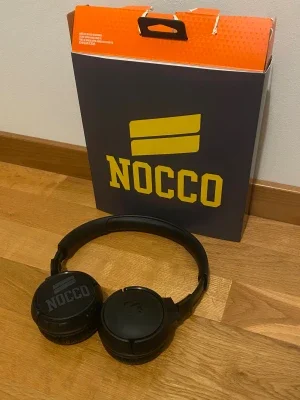 NOCCO x JBL trådlösa over-ear hörlurar