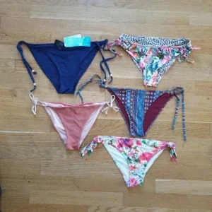 Fem snygga bikiniunderdelar i olika färger