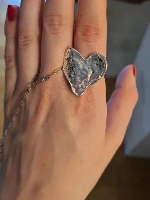 Pilgrim silvrig ring med hjärta