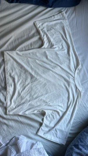Vit oversized t-shirt i viskos