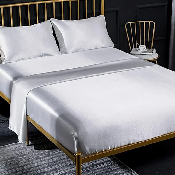 Ensfarvet sateng sengetøysett, 1 x laken med strikk 198x203 cm, 2 personer med 35 cm dyp lomme, 1 x flatt laken og 2 x putetrekk, Hvit