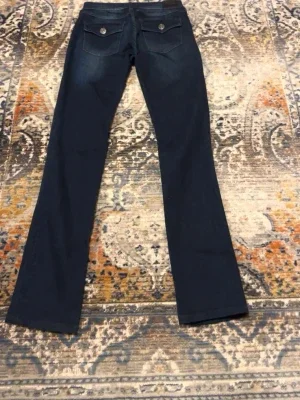 Mörkblå True Religion jeans
