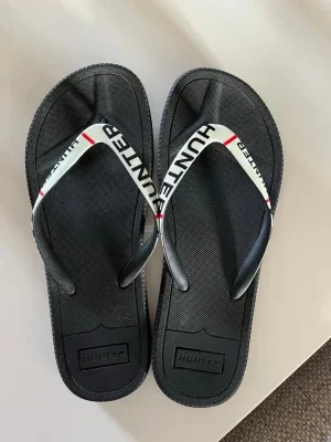 Svarta flip-flops från Hunter 39