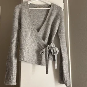 Grå ull kofta från Gina Tricot
