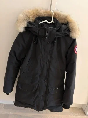 Svart parka Canada Goose