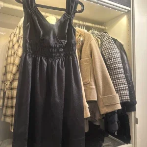 Svart klänning från Zara Basic