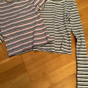 2 stycken randiga tröjor