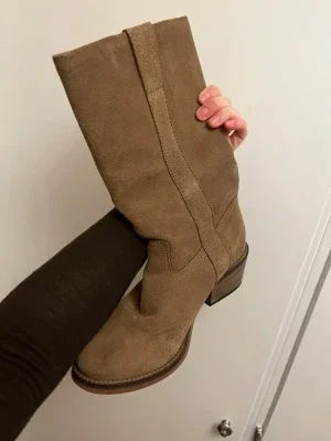 Beige mocka cowboy boots