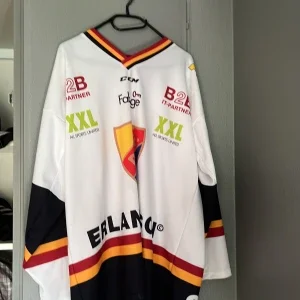 Hockey borta Djurgår’n tröja
