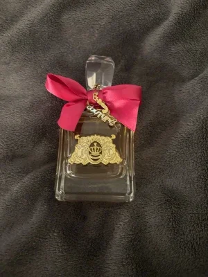 Juicy Couture parfym med rosa rosett