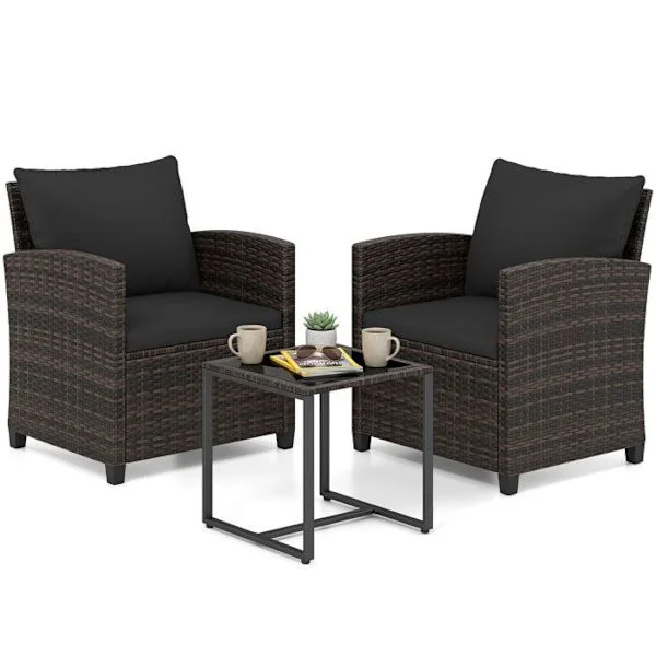 Sæt 3PCS Havebord og Stole COSTWAY, 2 Rattanstole i PE Brun, Tempereret Glasplade, Aftagelige Sorte Puder