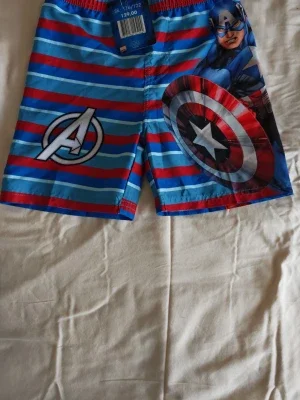 Barn badshorts str.122/128 Marvel Avengers