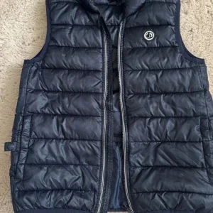 Mörkblå quiltad dunväst Petit Bateau