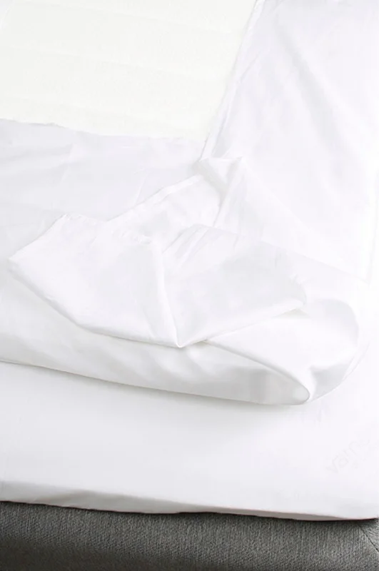 Varnamo of Sweden - Underlakan Satin - Vit - Lakan - 150X260 - Från Homeroom
