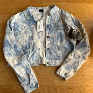 Cropped jeansjacka NLY Jeans