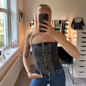 Svart denim korsett-topp från Zara