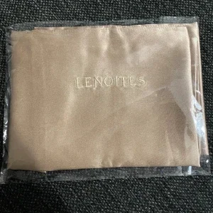 Silkesörngott från Lenoites
