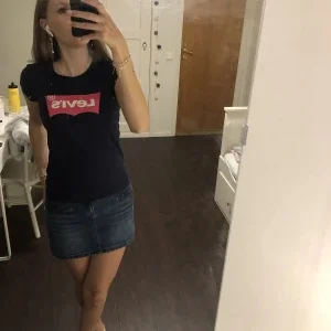 Levis tshirt