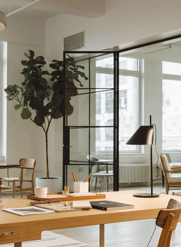 Louis Poulsen Yuh bordlampe - sort